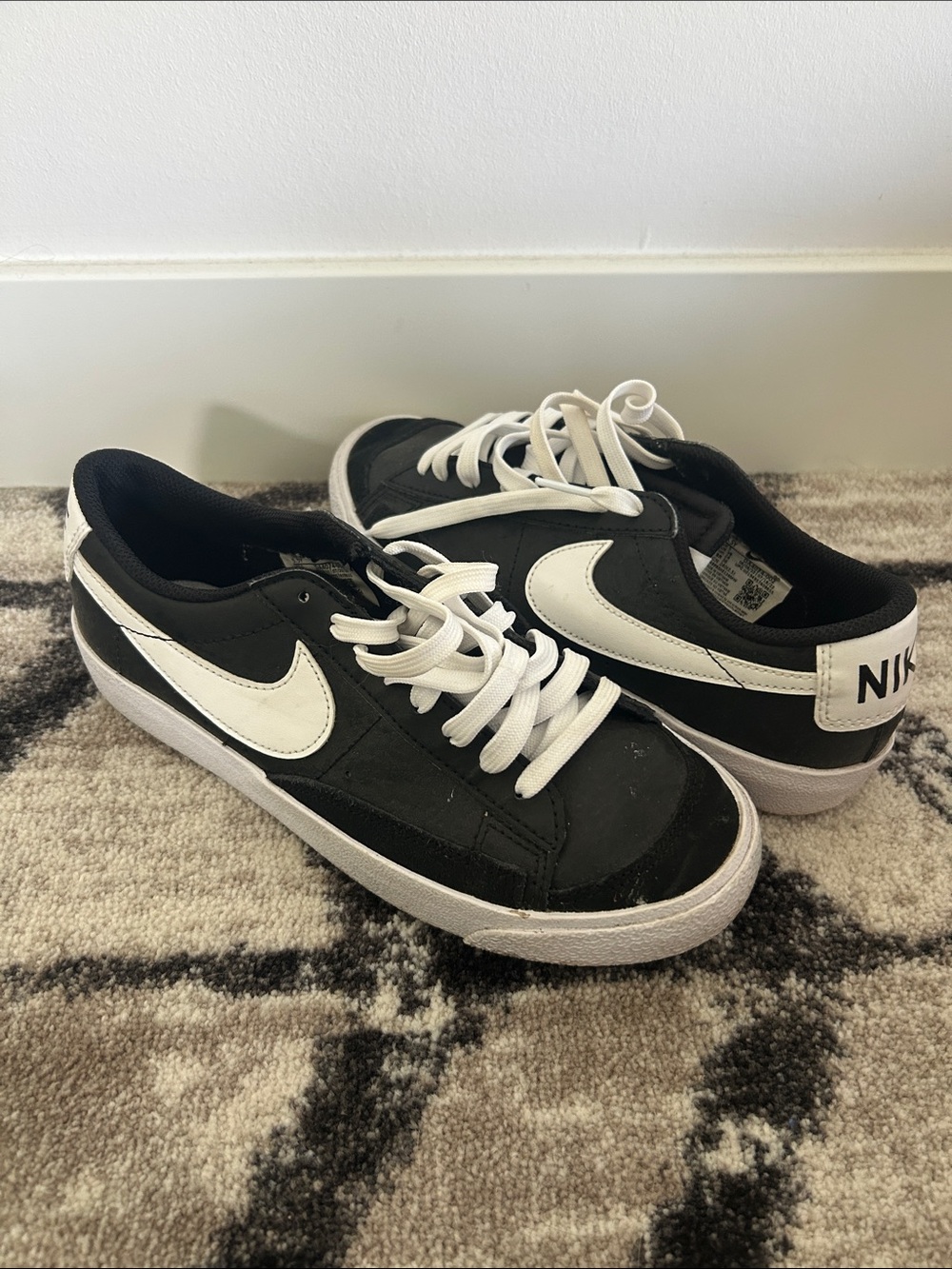 Nike Black and White Women's Low-Top Sneakers